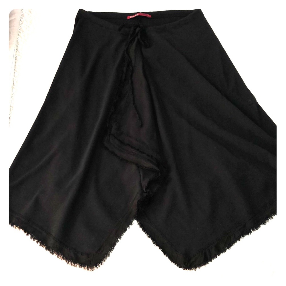 Black casual skirt!